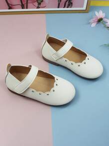 女孩鏤空愛心細節貝殼邊極簡瑪麗珍平底鞋適用於戶外 - 米色 - 查看 2