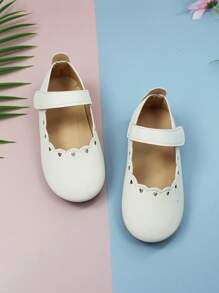 女孩鏤空愛心細節貝殼邊極簡瑪麗珍平底鞋適用於戶外 - 米色 - 查看 5