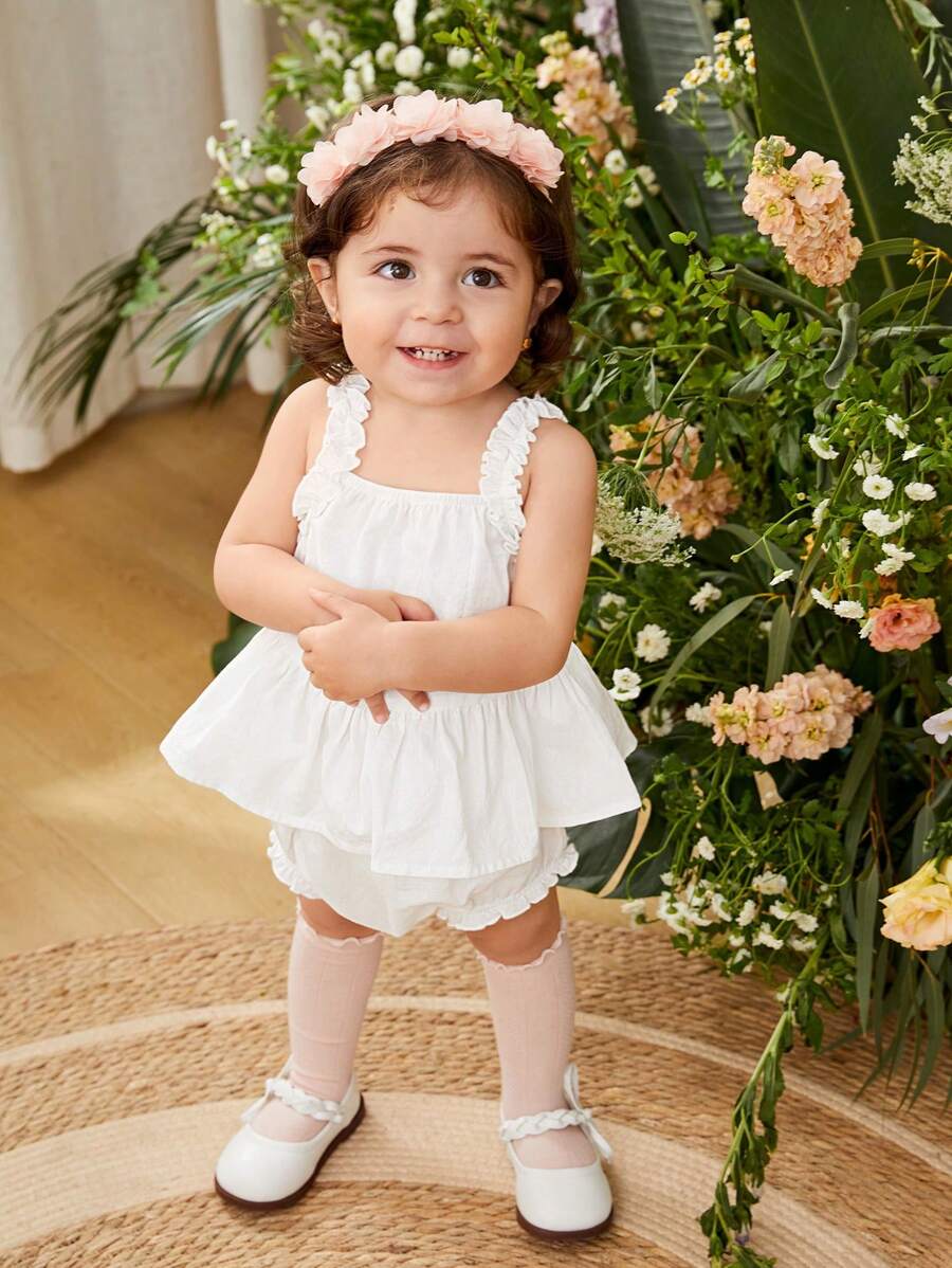 Cozy Pixies 嬰兒荷葉邊荷葉邊下擺寬肩帶上衣和短褲 - 白色 - 查看 1