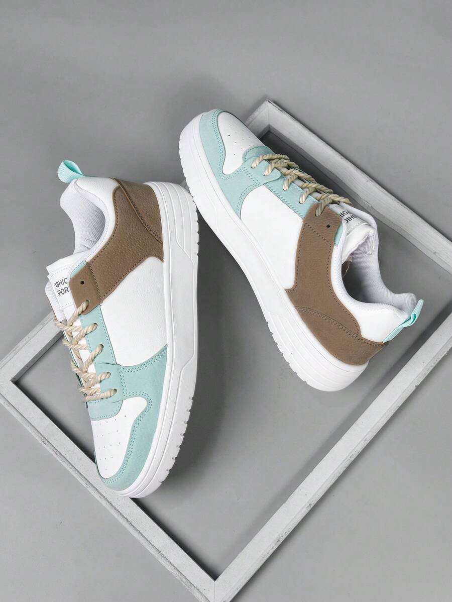 Sportieve skateschoenen voor heren, sneakers met veters aan de voorkant met kleurvlakken en letters