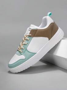 Sportieve skateschoenen voor heren, sneakers met veters aan de voorkant met kleurvlakken en letters