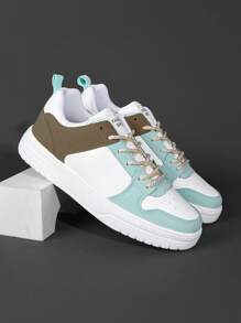 Sportieve skateschoenen voor heren, sneakers met veters aan de voorkant met kleurvlakken en letters