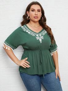 Mulvari 大碼花卉刺繡流蘇邊腰部抽繩荷葉邊下擺襯衫 - 墨綠色 - 查看 3