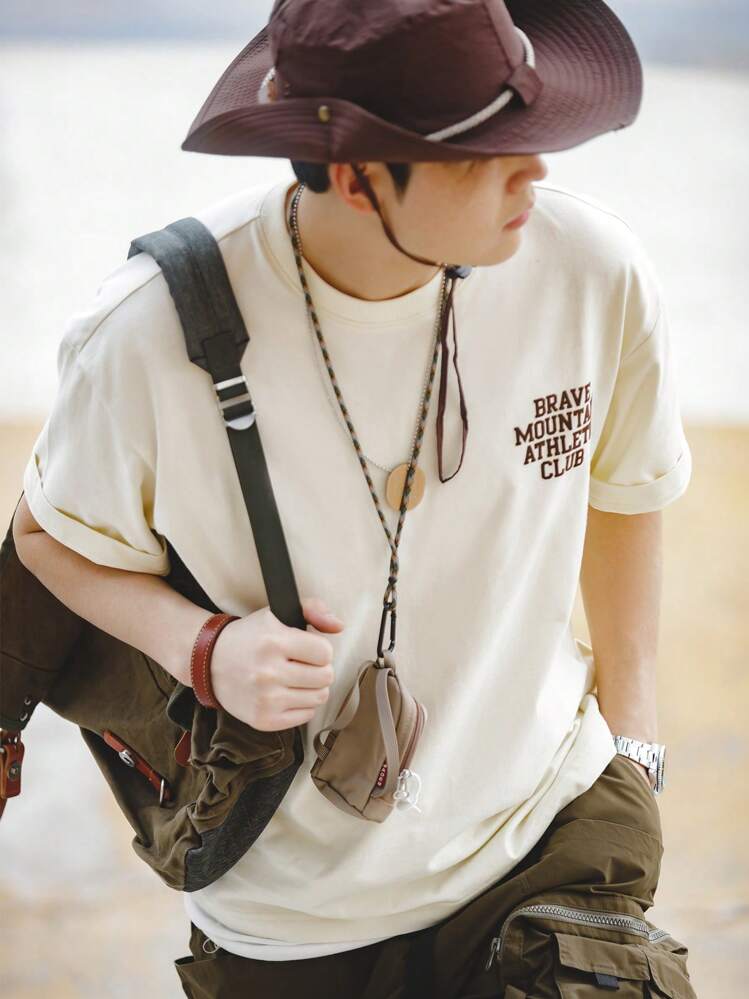 男性 スローガングラフィック ドロップショルダーTシャツ - ベージュ - 見る 2