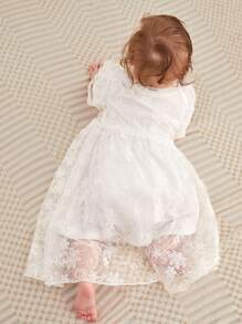 嬰兒素色泡泡袖派對禮服和蕾絲外套和配件帽