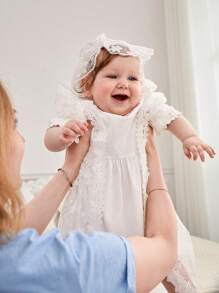 嬰兒素色泡泡袖派對禮服和蕾絲外套和配件帽