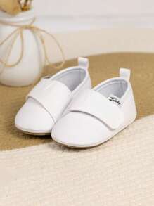 1 双男婴字母图案缝线细节钩环扣运动凉鞋 - 白色 - 查看 1