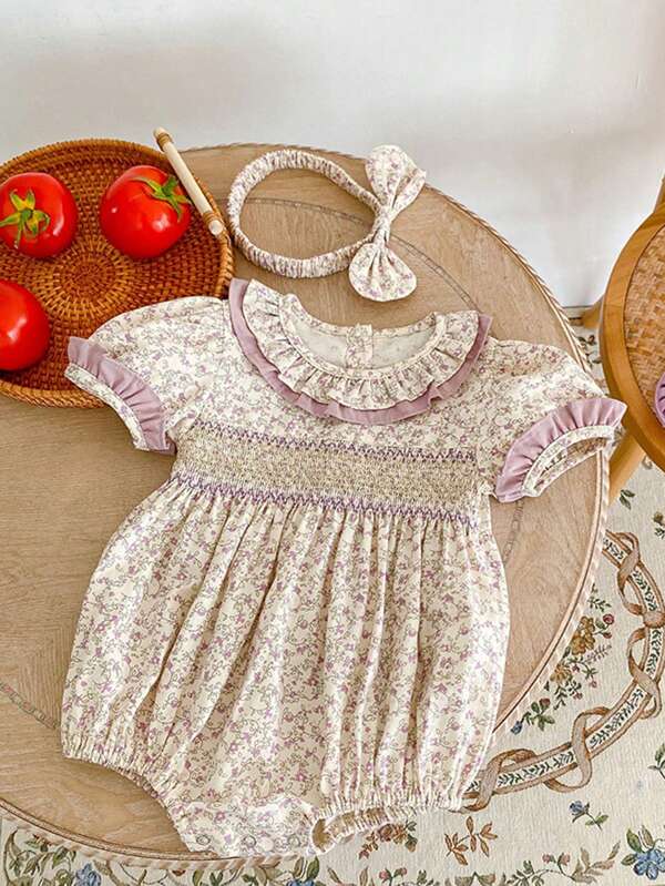 Mono con mangas cortas y ribete de volantes con estampado floral para bebé niña