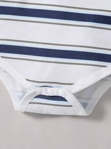 SHEIN 男嬰條紋圖案Polo領連體衣和短褲套裝