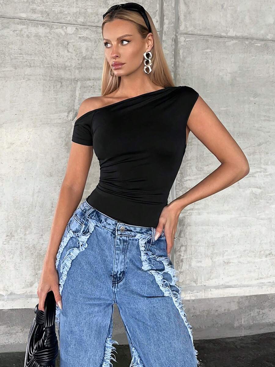 SHEIN Privé Camiseta de cuello asimétrico fruncido - Negro - Ver 1