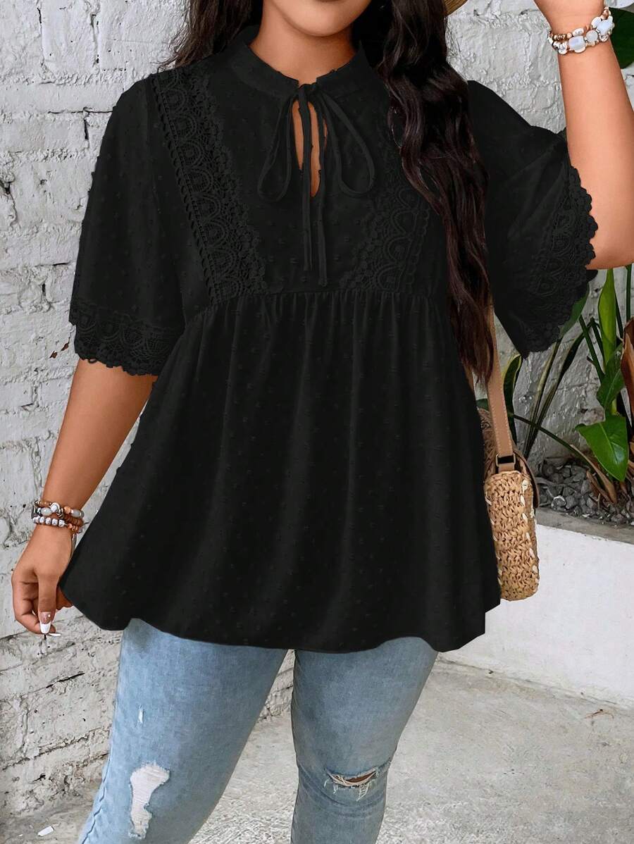 SHEIN LUNE 大碼圓點繫帶領蕾絲拼接襯衫 - 黑色 - 查看 1
