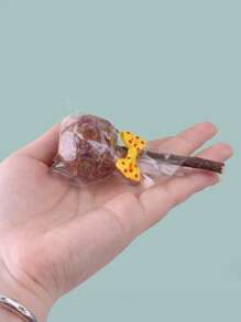 1 件隨機兔子磨牙零食,包括花形牙科草球、蘋果棒、木棒、草餅、豚鼠磨牙零食、糖果形牙科草球等,僅適合寵物。 - 彩色 - 查看 3