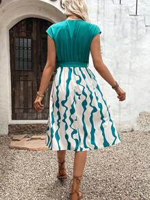 SHEIN LUNE Graphic Print Surplice Neck Belted Dress Maxi Women Outfit - Green - View 3