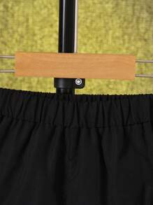 SHEIN 男小童帶扣細節翻蓋口袋工裝短褲 - 黑色 - 查看 3
