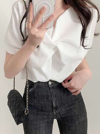 夏季V领设计感时尚休闲短袖衬衫，韩版时尚