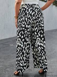SHEIN Privé Plus Allover Print Slant Pocket Wide Leg Trousers - Black and White - View 2