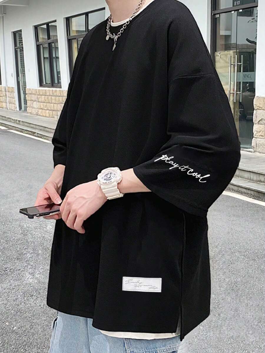 Claim Dot 宽松男式字母图案贴片细节落肩开衩下摆 T 恤 - 黑色 - 查看 1