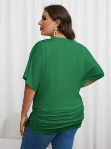 SHEIN Essnce Camiseta de manga murciélago fruncido - Verde militar - Ver 2