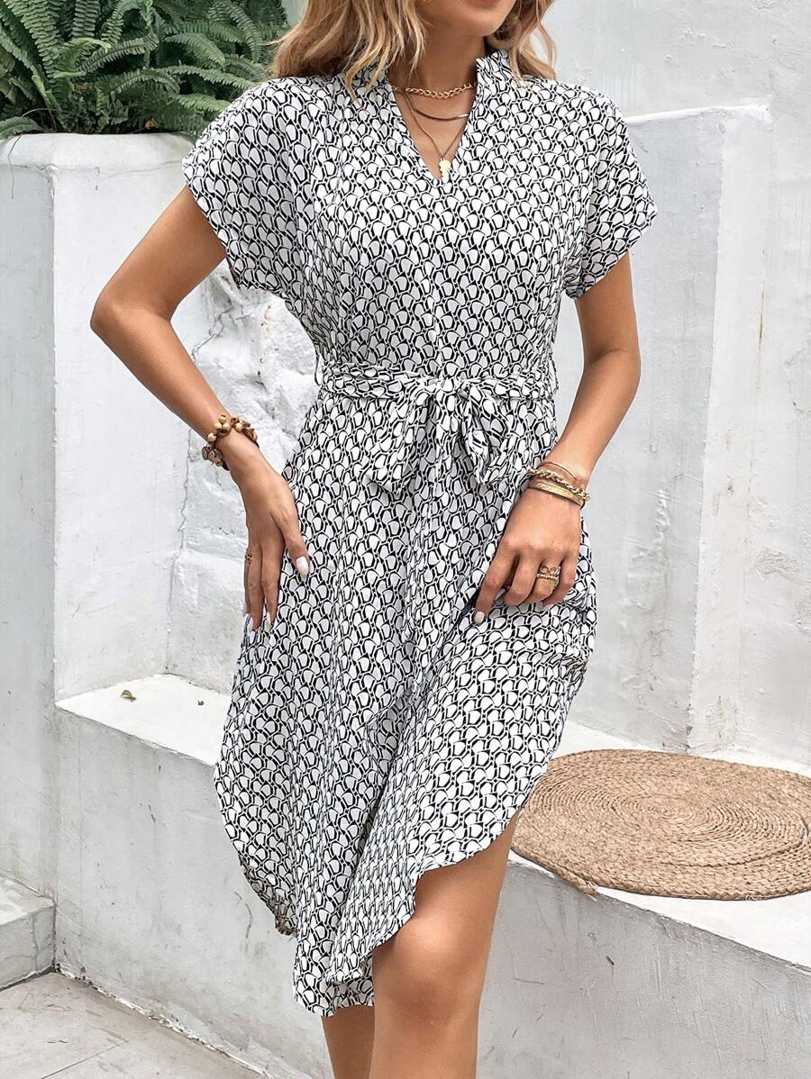 SHEIN LUNE 滿版印花缺口領繫腰帶連衣裙 - 白色 - 查看 1