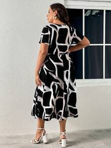 SHEIN LUNE 大碼圖案印花A字連衣裙 - 彩色 - 查看 2