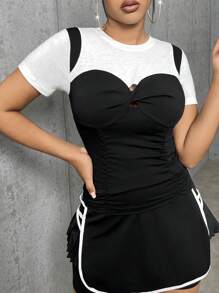 VARSITIE 雙色前扭結褶邊運動T恤 - 黑與白 - 查看 1