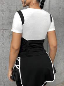 VARSITIE 雙色前扭結褶邊運動T恤 - 黑與白 - 查看 2