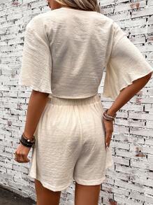 SHEIN Holidaya 前扭結蝴蝶袖短款上衣和短褲 - 杏色 - 查看 2