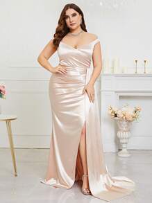 Robe Habillée Col Bardot À Ruché Fendu En Satin