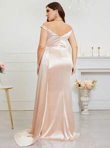Robe Habillée Col Bardot À Ruché Fendu En Satin