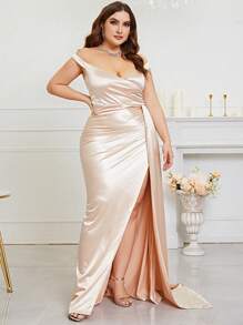 Robe Habillée Col Bardot À Ruché Fendu En Satin