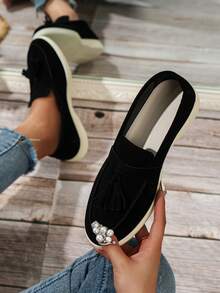 優雅黑色平底鞋適用於女士流蘇裝飾仿麂皮平底樂福鞋 - 黑色 - 查看 2