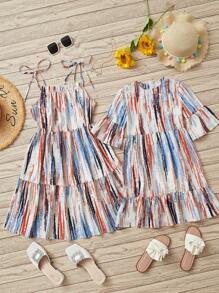 SHEIN LUNE 1入組筆刷圖案肩上打結荷葉邊吊帶連衣裙 - 彩色 - 查看 3