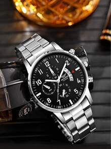 1 pieza Reloj de cuarzo de acero con banda triple de ojo falso de alta tecnología de moda para hombre, adecuado para uso diario, cumpleaños, aniversario, Halloween y otras festividades