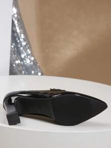 2025 Otoño/Invierno Tacones altos de mujer con decoración metálica, tacones gruesos de cuero sintético de patente con punta puntiaguda, elegantes - Negro - Ver 4