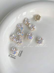 Juego de decoración de uñas de aleación de metal con perlas 3D, rhinestones y tono dorado, adecuado para DIY en casa, salones o para ocasiones especiales como bodas, Día de San Valentín, etc., ideal para mujeres de todas las edades como niñas, madres, hermanas, esposas, novias, etc., con estilos de uñas punk o vintage europeo, gemas para uñas, encantos para uñas, suministros para uñas