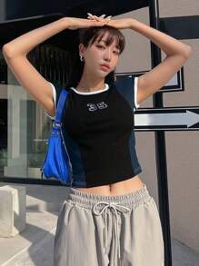 DAZY 字母圖案撞色插肩袖T恤 - 彩色 - 查看 2