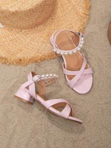 女孩交叉扣飾和人造珍珠裝飾粗跟休閒踝帶平底涼鞋適用於戶外