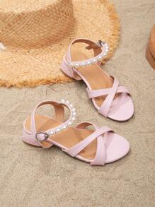 女孩交叉扣飾和人造珍珠裝飾粗跟休閒踝帶平底涼鞋適用於戶外