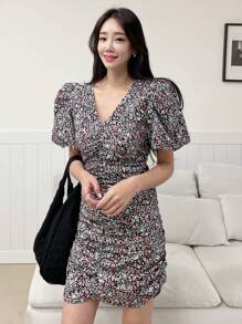 DAZY Vestido de tirantes con estampado floral diminuto, manga abullonada y fruncido delantero - Multicolor - Ver 6
