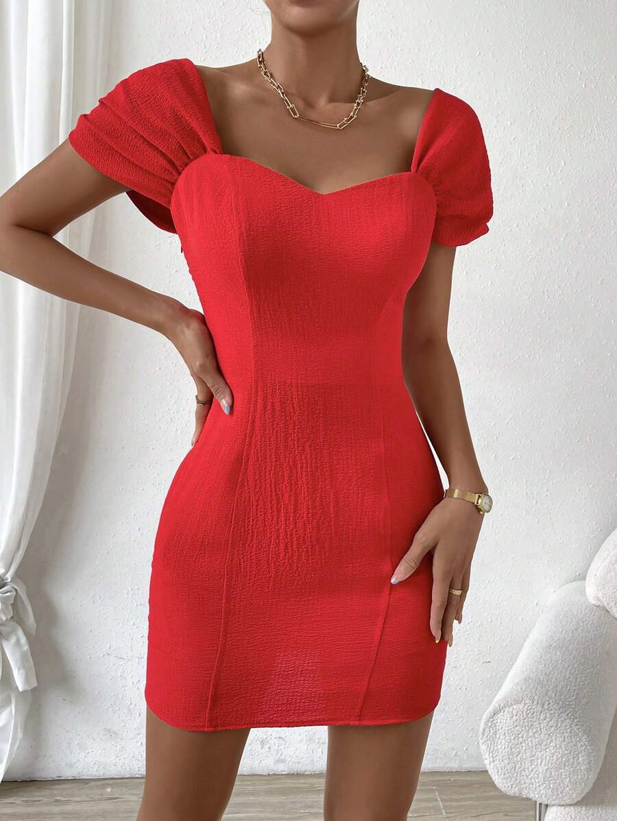 SHEIN Privé 雞心領口緊身洋裝 - 紅色 - 查看 1