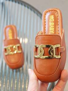 Chicas Zapatillas mules con diseño de cadena en relieve detalle para verano - Marrón - Ver 2