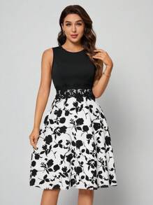 SHEIN Clasi 印花水溶蕾絲拼接連衣裙 - 黑與白 - 查看 2