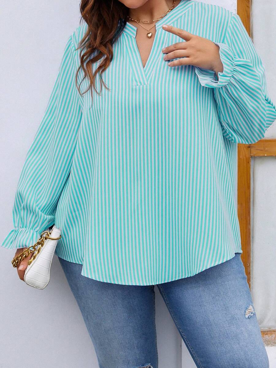 SHEIN LUNE 大碼條紋圖案缺口領喇叭袖襯衫 - 薄荷藍 - 查看 1