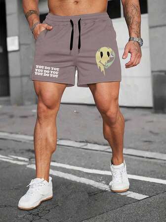 Manfinity Roughcore 男士字母和卡通圖案腰部抽繩短褲