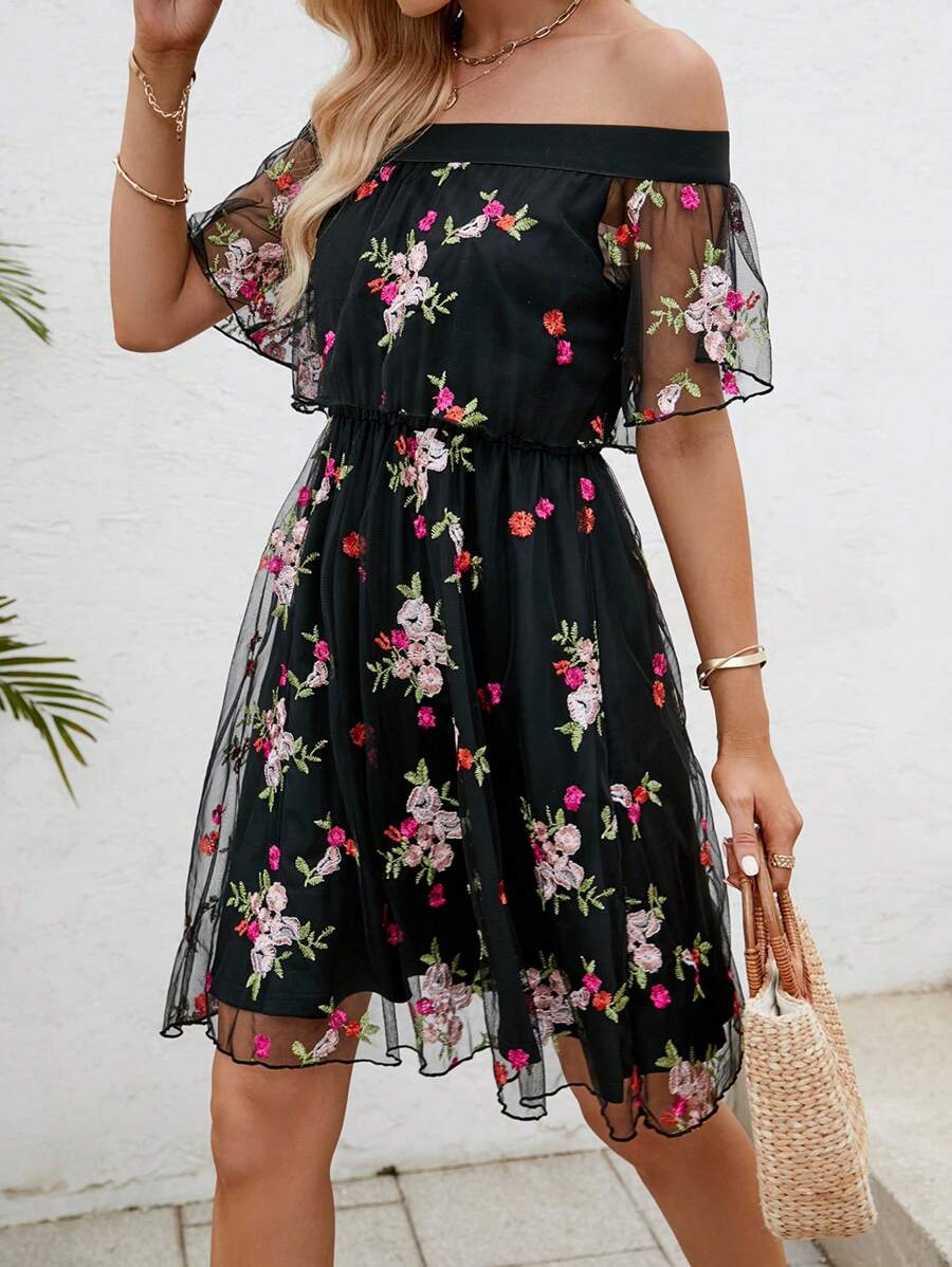 SHEIN VCAY 花卉刺繡一字肩網紗覆蓋洋裝 - 黑色 - 查看 1