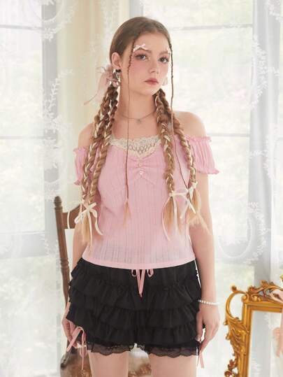 تي شيرت دانتيل متباين اللون كتف مكشوف