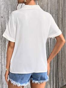 SHEIN Essnce Blusa unicolor con parche de bolsillo de manga murciélago - Blanco - Ver 2