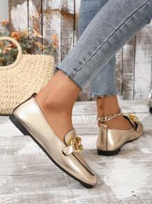 魅力四射金色平底鞋適用於金屬質感鏈條裝飾平底樂福鞋 - 金色 - 查看 2