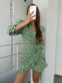DAZY In hoa Ditsy Nút ven Viền Ruffle Váy quấn - Màu xanh Bạc hà - Xem 9