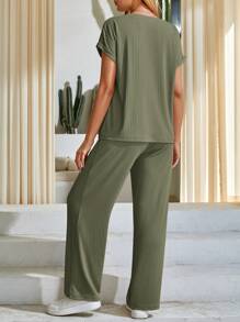 SHEIN Maternidad de manga murciélago Camiseta & de cintura ajustable Pantalones - Verde militar - Ver 2